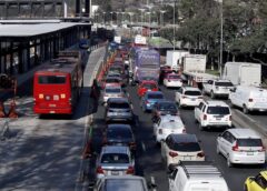 CDMX paralizada por marchas y tráfico