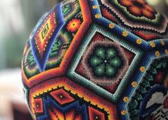 Arte Wixárika: ¿Por qué no es decoración sino un mapa cósmico?