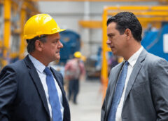 Corporativos extranjeros y pymes mexicanas negocian el futuro de la proveeduría industrial